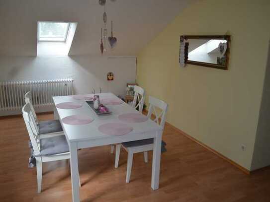 Gepflegte 3-Zimmer-Dachgeschosswohnung mit Einbauküche in Hebertshausen/ OT. Ampermoching