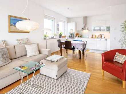 Neuwertige 3-Zimmer-Wohnung mit Balkon und EBK in Schwabing