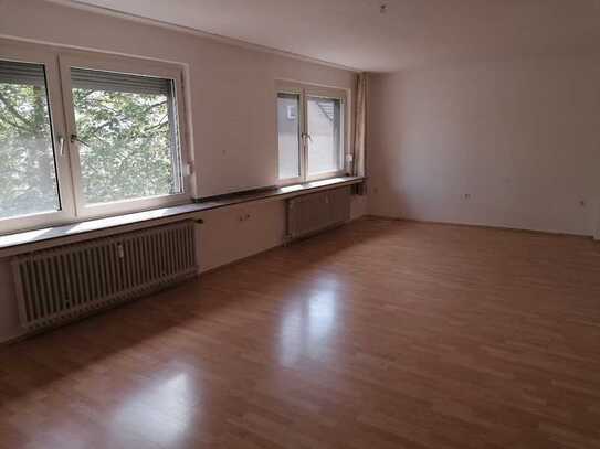 Schöne 2 - Zimmer-Wohnung mit Balkon im 1. OG zu vermieten!