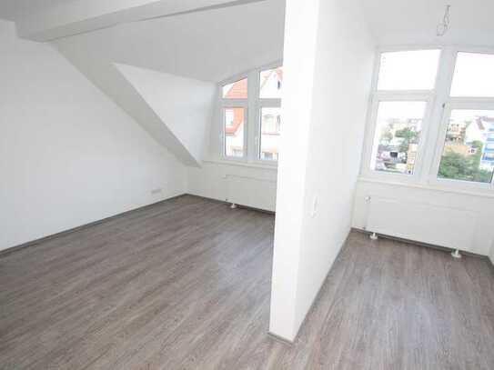 myHome-Immobilien / Supergünstige, große 2 Zi-Wohnung mit WOHNKÜCHE, tolles TG-Lichtbad und Balkon.