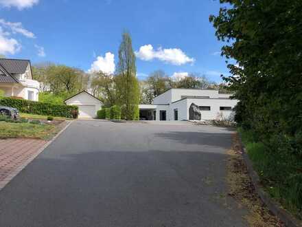 Imposante und einzigartige Villa mit traumhaften Ausblick und Pool in Nordhausen an der A38