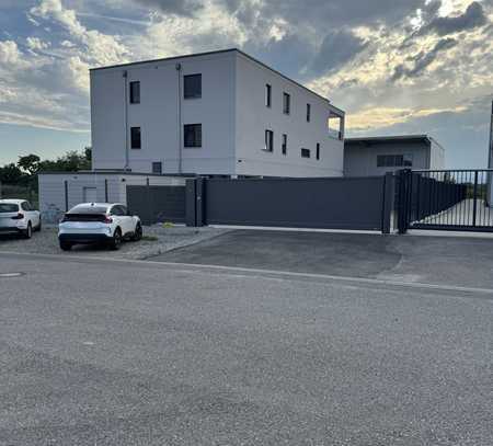 Moderner Workspace mit Showroom, Büro und Lagerhalle in zentraler Lage von Denzlingen zur Vermietung