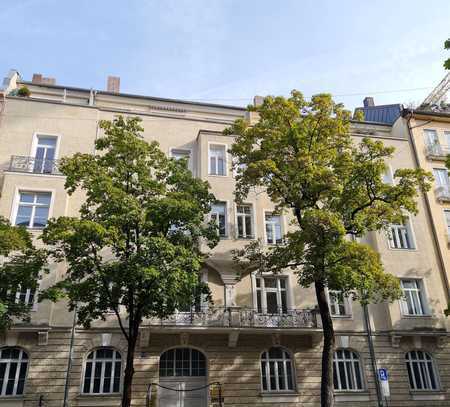 Geräumige 5-Zimmer-Altbau-Wohnung in zentraler Lage unweit der Leopoldstraße