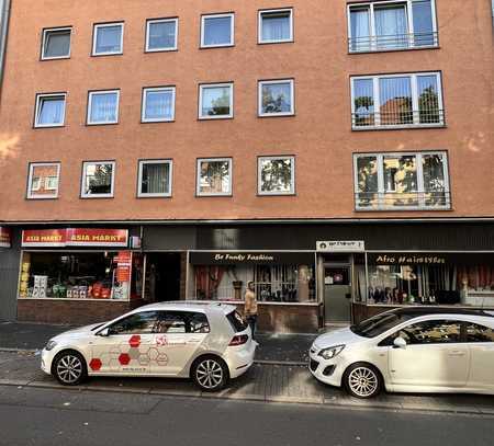 SHG+++ Kernsanierte 2,5 Zimmer Wohnung mit Balkon in zentraler Lage