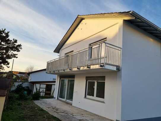 Kernsanierte 3,5-Zimmer-Wohnung mit großen Balkon in Stutensee