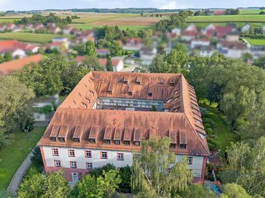 Rarität im Raum Regensburg
2-Zimmer-Erdgeschosswohnung im historischen Wasserschloss Gebelkofen