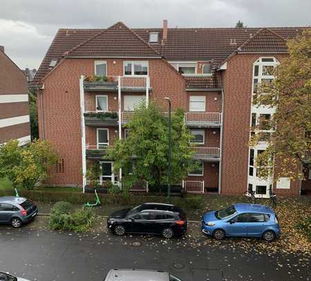 Geschmackvolle 3-Zimmer-Maisonette-Wohnung mit Loggia, Dachterrasse, Balkon und E-Küchein Düsseldorf