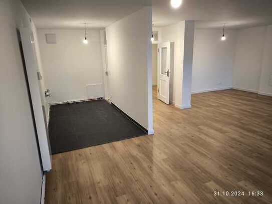 frisch sanierte Traumwohnung mit großem Balkon