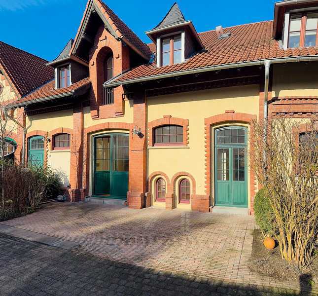 Helle, moderne 2-Zimmerwohnung mit eigener Terrasse in denkmalgeschützter Hofanlage - bezugsfrei