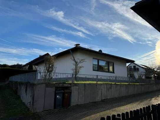 Einfamilienhaus (Walmdachbungalow) in naturverbundener Wohnlage von Königswinter-Frohnhardt