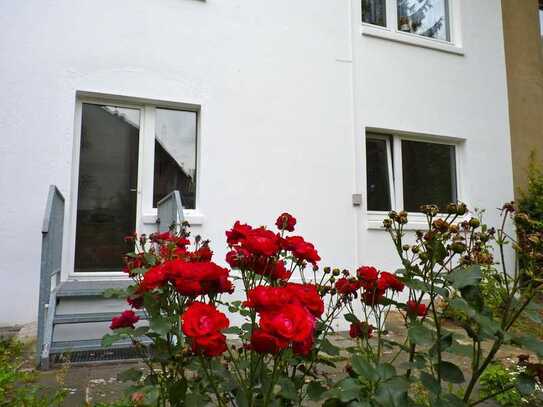 Helle EG-Wohnung mit Terrasse und eigenem Garten, Nähe Bresgespark