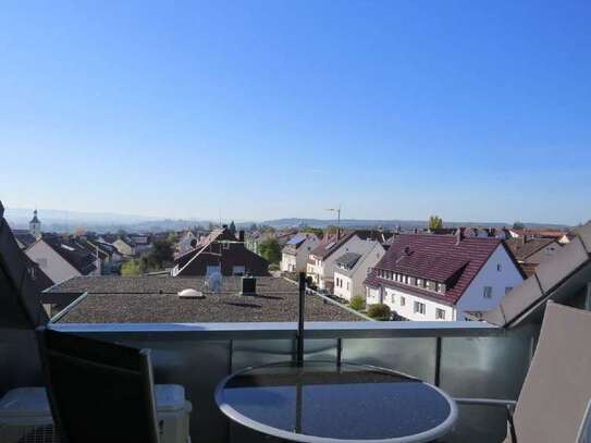 Stilvolle 3,5-Raum-Maisonette-Wohnung mit lux. Innenausstattung, Balkon und EBK