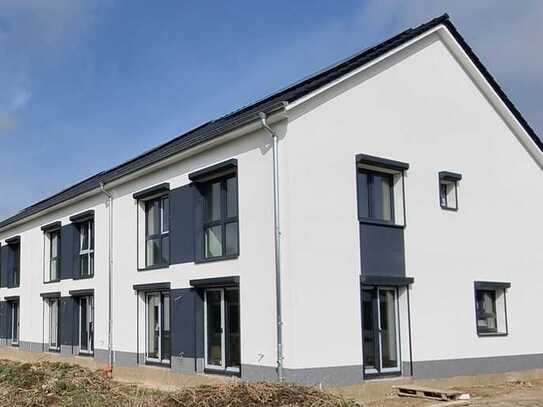 Neubau (KfW 40) Reihenendhaus in Sarstedt OT Heisede - Wohnen am Forellensee