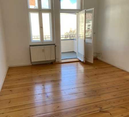 Schöne und helle 1-Zimmer -Altbauwohnung mit Balkon in Berlin Wilmersdorf / Provisionsfrei