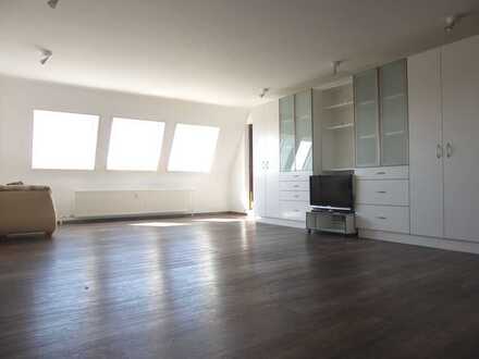 * Exklusive 3 Zi-DG-Wohnung mit Sonnenterrasse, 2 TG-Stellplätzen