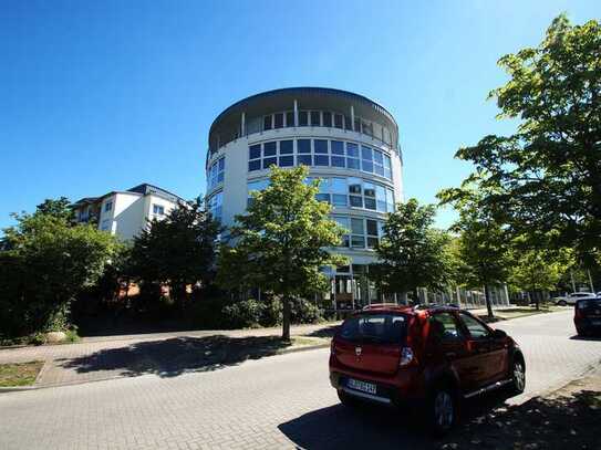 Attraktive Bürofläche am Flughafen: Mit Balkon und viel Tageslicht