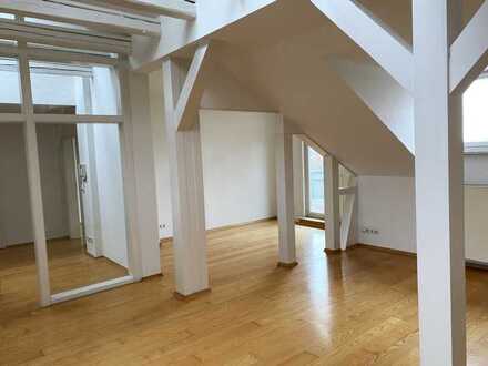 Traumhafte Dachgeschosswohnung mit Balkon