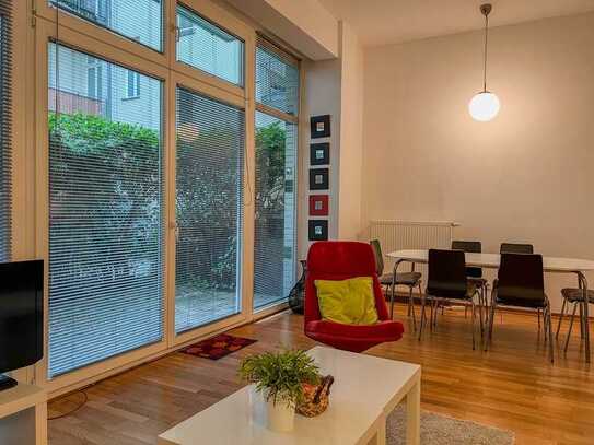 Modernisierte Stilvolle 2-Raum-Wohnung mit Terrasse und Einbauküche in Berlin Mitte