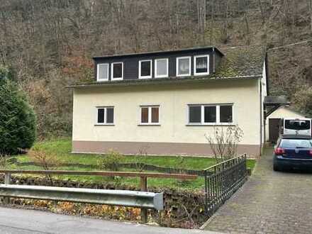 Naturverbundenes Wohnen im Dachgeschoss: 2-Zimmer-Wohnung in Ruhiger Lage in Boppard"