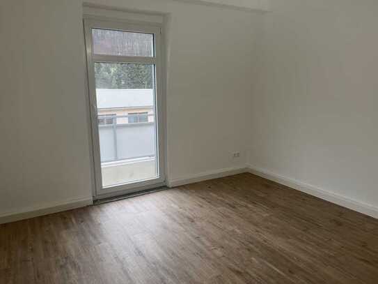 Geräumige 2-R-Wohnung mit Balkon wartet auf neue Mieter