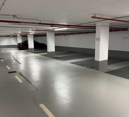 Moderner Tiefgaragenstellplatz in der Nähe des Hauptbahnhofs