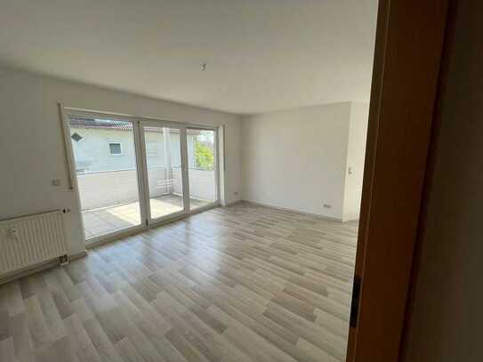 Erstbezug nach Renovierung - Zweizimmerwohnung mit großem Balkon in Neckartenzlingen