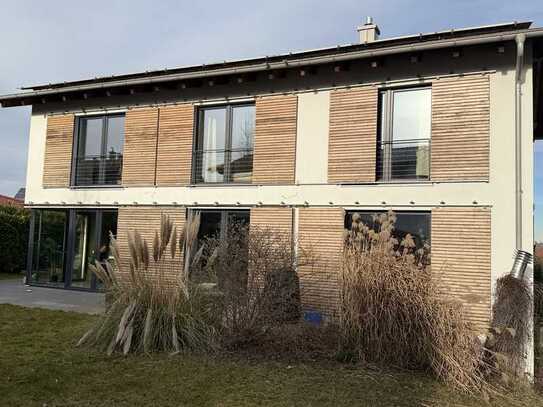 I. I. TEAM: Traumhaftes Einfamilien-Architektenhaus mit Einliegerwohnung in Top Lage