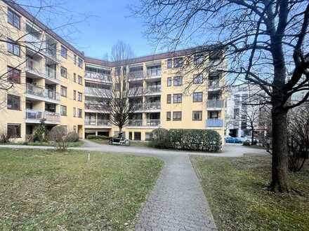 Schwabing-West: Geräumige Wohnung mit ruhigem S/W Balkon