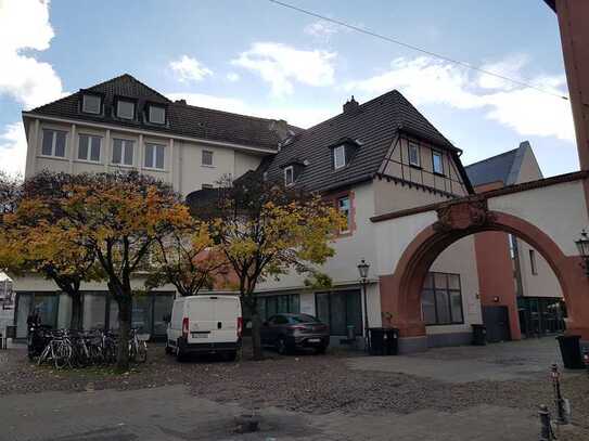 Darmstadt Nähe Stadtkirche: 2-3 Zimmer-Wohnung im Dachgeschoss