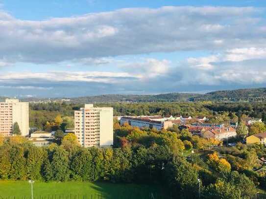 Außergewöhnliche 4-Zimmer-Maisonettewohnung mit 3 Balkonen und tollem Ausblick