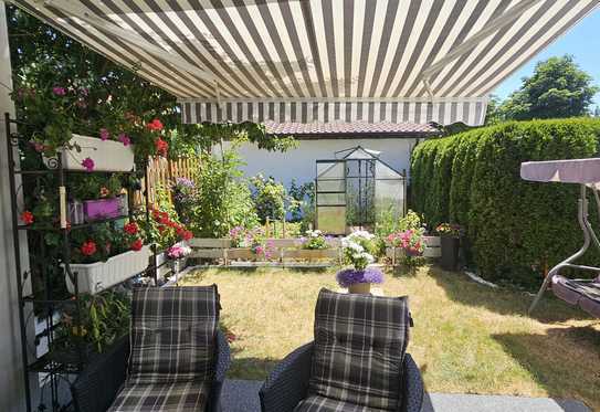 Idyllische 3-Zimmer Wohnung mit eigenem Garten, Einbauküche und Carport (ohne Provision!)