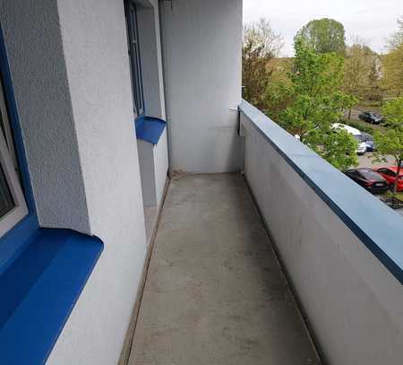 **3-Raum-Wohnung mit Balkon** auch WG geeignet**