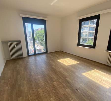 Schöne, zentrale 3 ZKB Wohnung mit Einbauküche und Balkon in Saarbrücken