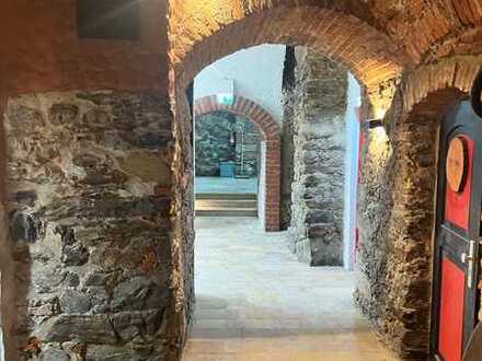 Außergewöhnliche Gewerbefläche mit historischem Gewölbe inmitten der Passauer Altstadt!