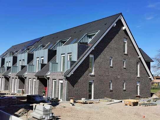 Neubau: Reihenmittelhaus (KFW55) / 165m², Terrasse & Dachterrasse, ruhiger Wohnlage, Erstbezug