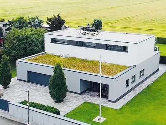 Seltene Gelegenheit! Architektenhaus im Bauhaus-Stil mit Pool und gepflegtem Grundstück