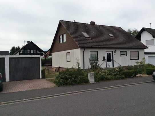 freistehendes 1-2 Familienhaus in ruhiger Lage mit großem Garten