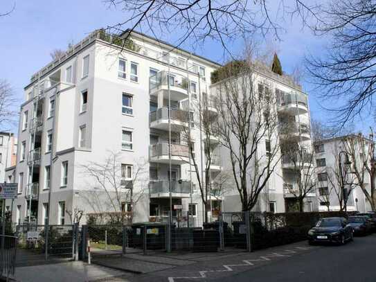 Ruhige 3 Zimmer EG Wohnung mit 2 Balkonen, Gartenzugang und Main Nähe mitten in Frankfurt
