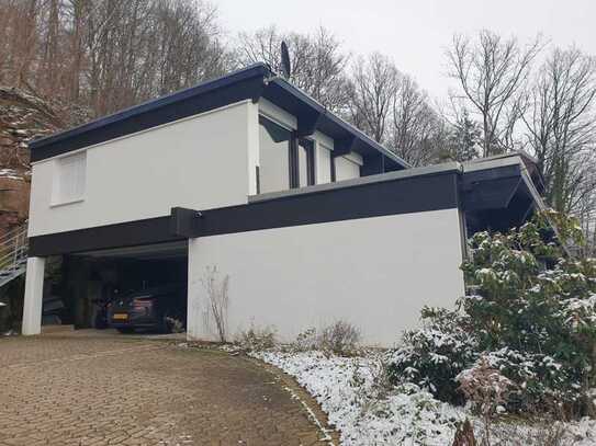 BAUHAUS VILLA IN TOP LAGE!