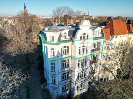 Einzigartig - exklusive Wohnung in denkmalgeschütztem Stuckaltbau - gesamte Etage