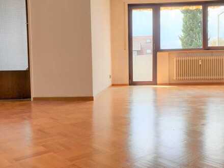 *Sehr schöne, *helle, *gut geschnittene 2-Zi.-Whg mit Balkon u. Tiefgaragenstellplatz