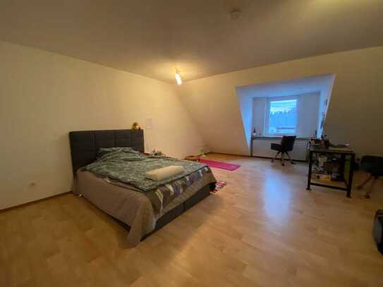 Gemütliche, zentral gelegene 1-Zimmer-Dachgeschoss-Wohnung in Coburg