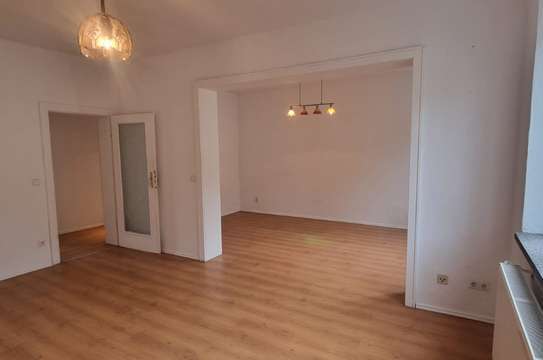 Günstige, modernisierte 3 Zimmer Wohnung mit Einbauküche und Balkon!!!!!