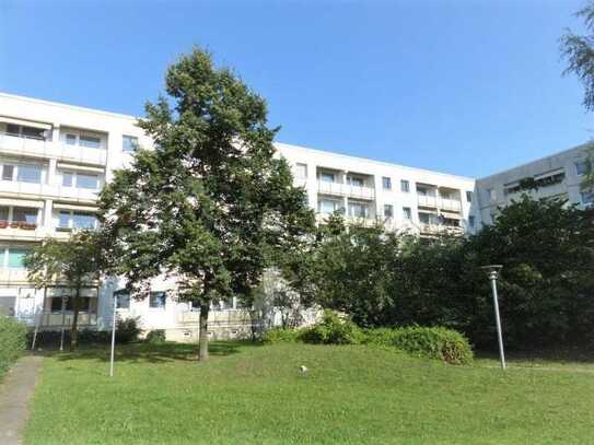 Helle 3-Raum-Wohnung mit Balkon in Schwerin-Mueßer Holz