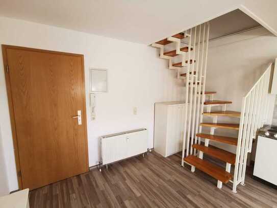 +++ 1,5-Raum-Maisonette-Wohnung mit Einbauküche und PKW-Stellplatz im Schloßviertel +++