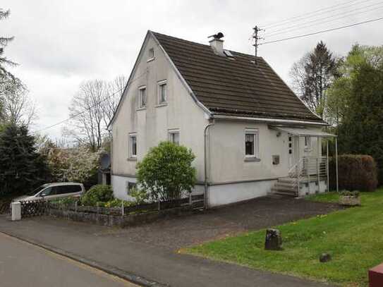 Idyllisches Einfamilienhaus mit großen Grundstück