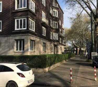 Exklusive 2-Zimmer-Altbau Dachgeschosswohnung mit Rheinblick für Sportler