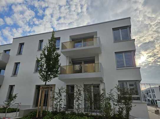 Erstbezug: helle Zweizimmerwohnung mit EBK, Balkon und Fensterbad