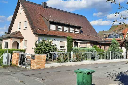 Ansprechende 3-Zimmer-Dachgeschosswohnung mit Balkon in Heroldsbach