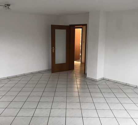 2 Zimmer UG-Wohnung, 86qm in ruhiger Lage